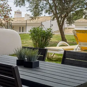 apt-with-2-bedrooms-2m-to-the-beach.hotelaalgarve.com/